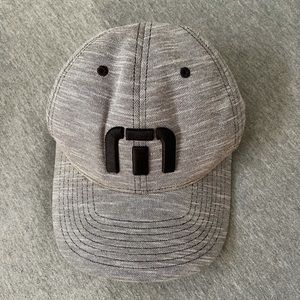 BOYS TRAVIS MATTHEW GOLF HAT